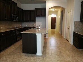 2019 San Marino Ln in Lewisville, TX - Foto de edificio - Building Photo