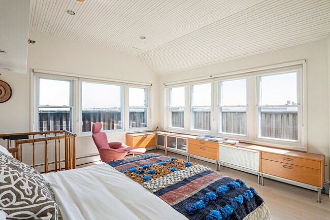 37 Winnisimmet St, Unit 9 in Chelsea, MA - Foto de edificio - Building Photo
