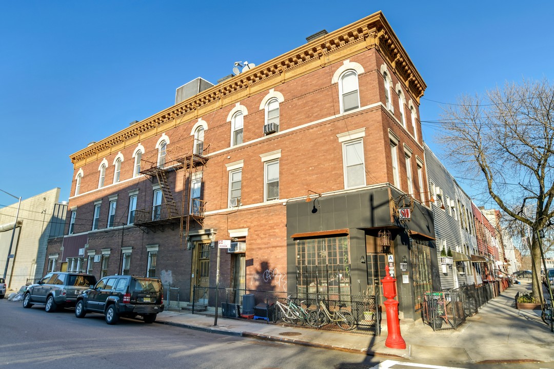 179 Meserole Avenue in Brooklyn, NY - Building Photo