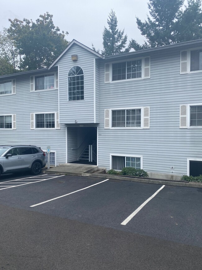 Stratford Square Apartments in Burien, WA - Building Photo - Building Photo