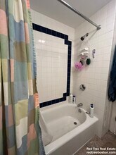 140 Kenrick St, Unit #4 in Boston, MA - Building Photo - Building Photo
