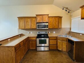 1009 Harvest Dr in Yukon, OK - Foto de edificio - Building Photo