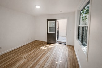 202 Bicknell Ave, Unit UNIT 8 in Santa Monica, CA - Foto de edificio - Building Photo