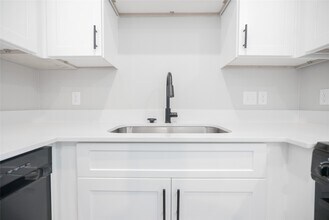 2101 Reinke Rd in Waller, TX - Foto de edificio - Building Photo