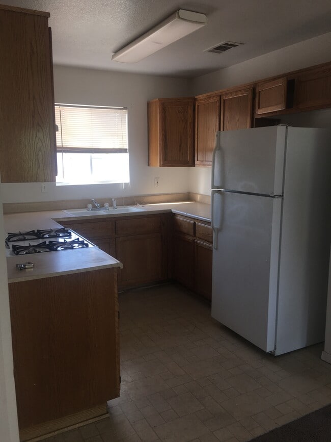 191 W State St, Unit #4 in El Centro, CA - Building Photo - Building Photo