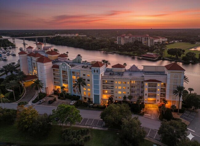 102 Yacht Harbor Dr in Palm Coast, FL - Foto de edificio - Building Photo