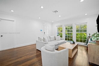300 Manor Pl in Coral Gables, FL - Building Photo - Building Photo