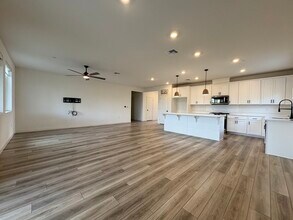 1094 Shea Fls Dr in Lincoln, CA - Building Photo - Building Photo