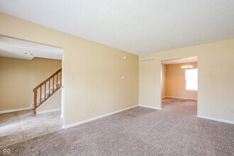 1663 Rogers Cir in Indianapolis, IN - Building Photo - Building Photo