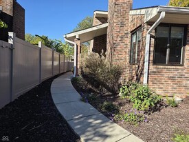 943 Mockernut Ct in Columbus, IN - Building Photo