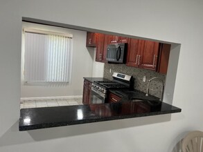 29 Nicole Terrace in Edison, NJ - Foto de edificio - Building Photo