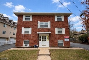 93 Centre St in Nutley, NJ - Building Photo