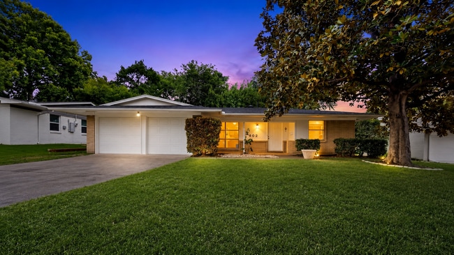 802 Wisteria Way
