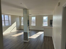 1404 E Baltimore St, Unit 300 in Baltimore, MD - Building Photo