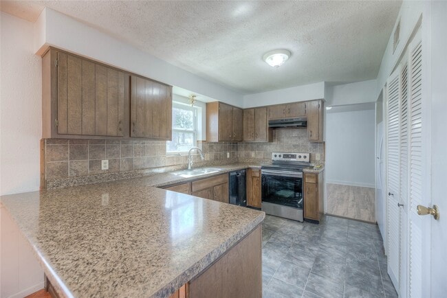 property at 25634 Chestnut Ln