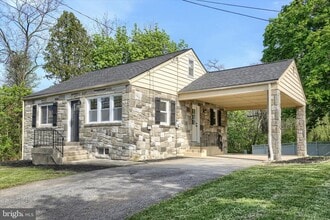 2400 Linglestown Rd in Harrisburg, PA - Building Photo - Building Photo