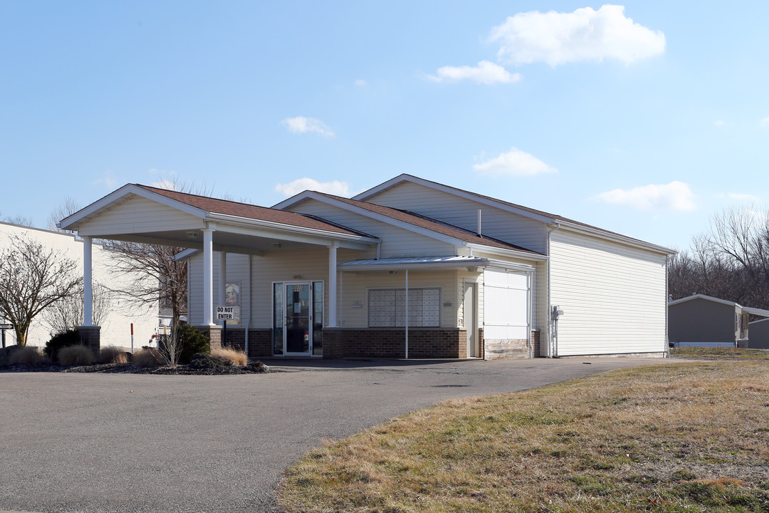 Ridgewood Estates in North Ridgeville, OH - Building Photo