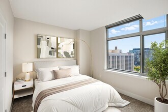 Flats 130 at Constitution Square in Washington, DC - Foto de edificio - Building Photo