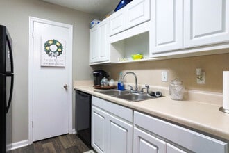 Hunters Run Apartments in Columbus, GA - Building Photo - Interior Photo