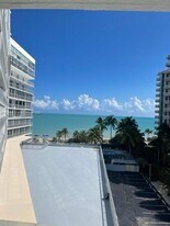 600 Grapetree Dr in Key Biscayne, FL - Building Photo