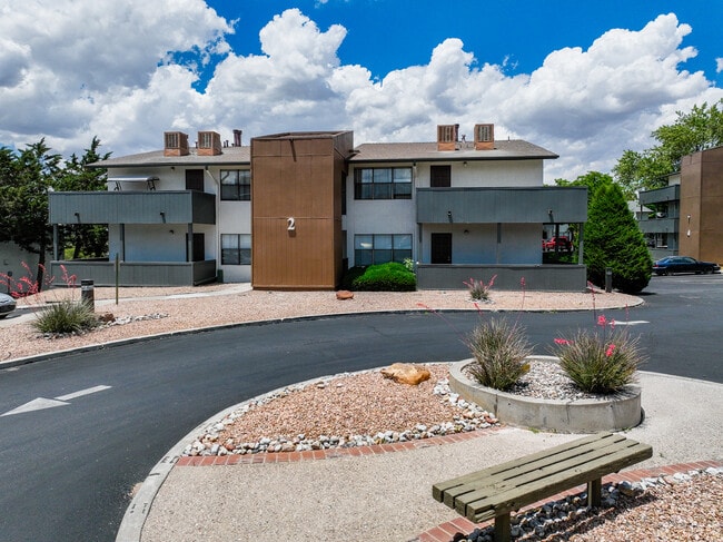 Canoan Village in Albuquerque, NM - Foto de edificio - Building Photo