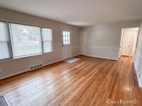 4657 Kugler Mill Rd in Cincinnati, OH - Building Photo - Building Photo