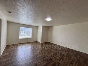766 N 2720 E in Saint George, UT - Foto de edificio - Building Photo