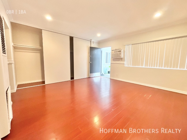 6335 Whitsett Ave in Los Angeles, CA - Foto de edificio - Building Photo