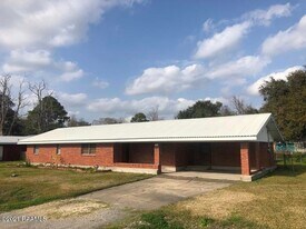 2809 S Curtis Dr in New Iberia, LA - Building Photo