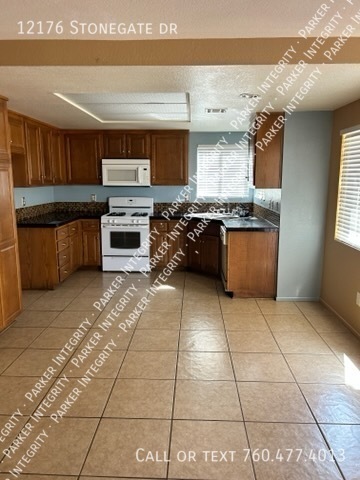 12176 Stonegate Dr in Victorville, CA - Building Photo - Building Photo