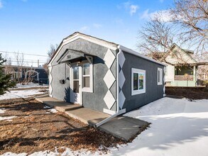 561 S Irving St in Denver, CO - Building Photo - Building Photo