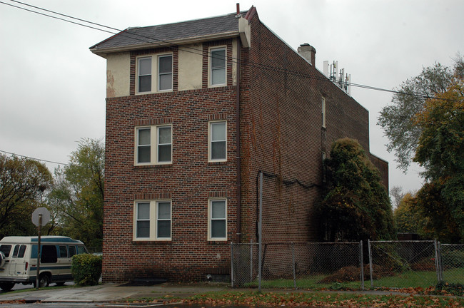 222 W Chew Ave in Philadelphia, PA - Building Photo - Building Photo