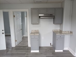 146 Wanda Ave, Unit Upper Front in Buffalo, NY - Foto de edificio - Building Photo