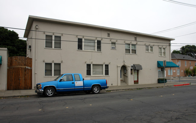 441 Sebastopol Ave in Santa Rosa, CA - Foto de edificio - Building Photo