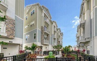 512 Laurel Pk Dr in Sarasota, FL - Building Photo