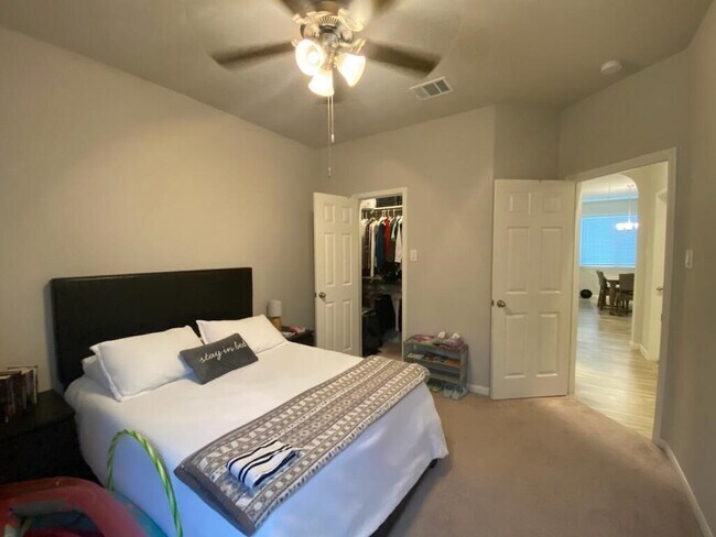 953 Golden Willow Ln in Conroe, TX - Building Photo - Building Photo