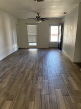 121 N Meadow St in Converse, TX - Building Photo - Building Photo