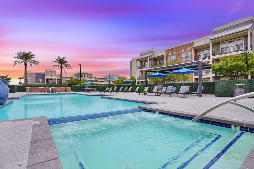 Gateway at Cooley Station in Gilbert, AZ - Foto de edificio