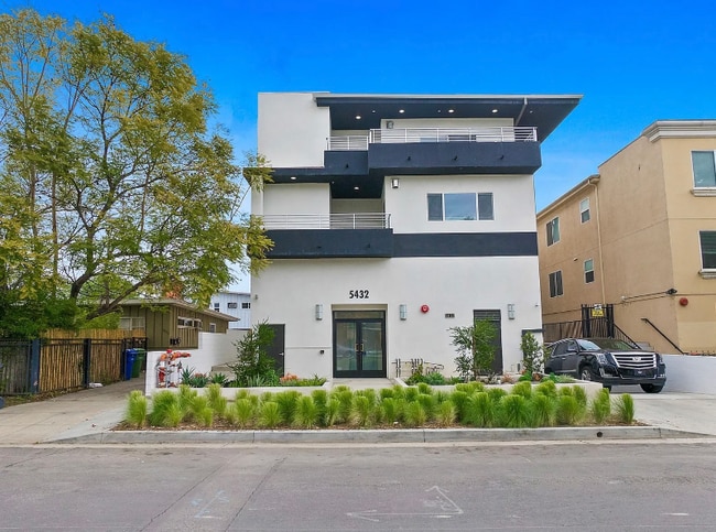 property at 5432 Hermitage Ave