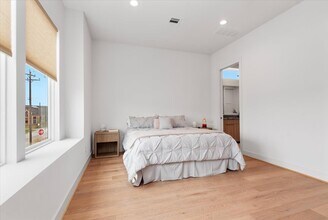 5203 Texas St in Houston, TX - Building Photo - Building Photo