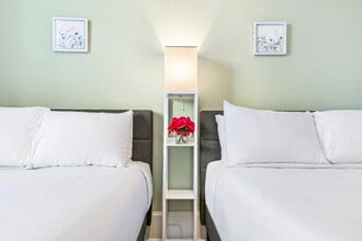 1233 St Charles Ave in New Orleans, LA - Foto de edificio - Building Photo