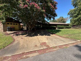 1202 W 18th Terrace in Russellville, AR - Building Photo