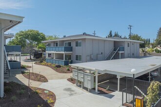 Parkmont Homes in Fremont, CA - Foto de edificio - Building Photo