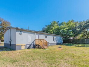 301 N Buffalo Ave in Cedar Park, TX - Foto de edificio - Building Photo