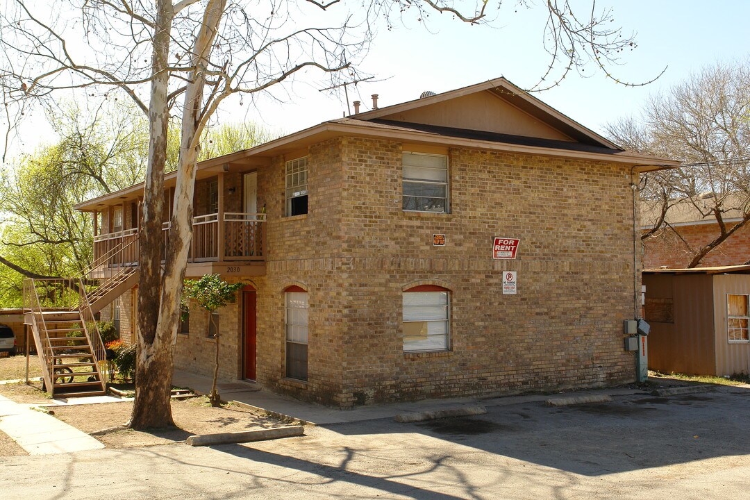 2030 Anchor Dr in San Antonio, TX - Foto de edificio