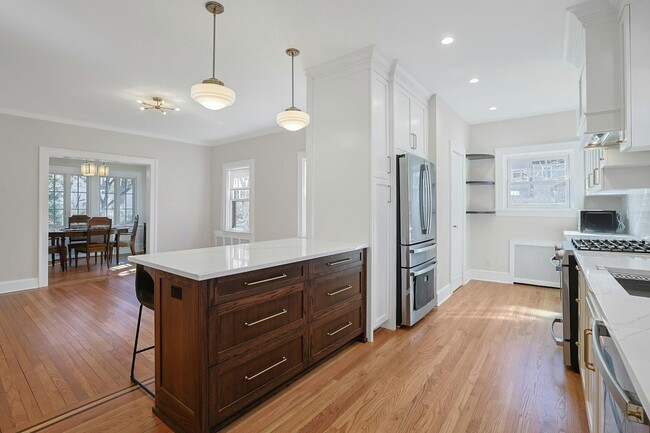 10 Robins Rd in New Rochelle, NY - Building Photo - Building Photo