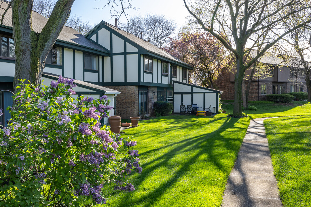 Windemere Estates in Greenfield, WI - Building Photo