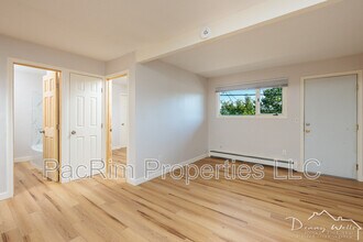 1807 W 36th Ave in Anchorage, AK - Building Photo - Building Photo