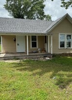 319 S Ashby Ave in Chanute, KS - Building Photo