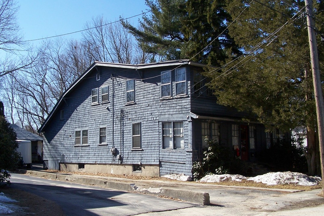 22 5th Ave in Webster, MA - Building Photo